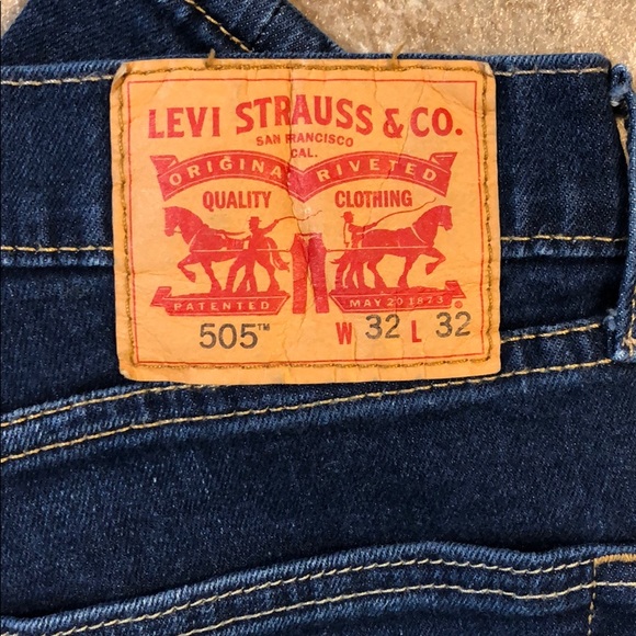Levi Strauss Men’s Jeans - Picture 2 of 3
